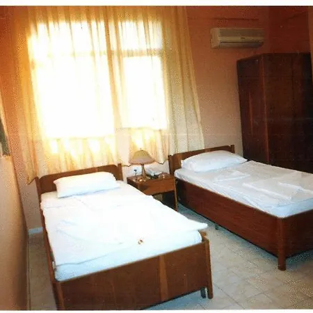 Hotel World 2*